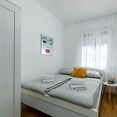 Ana-maria Apartment